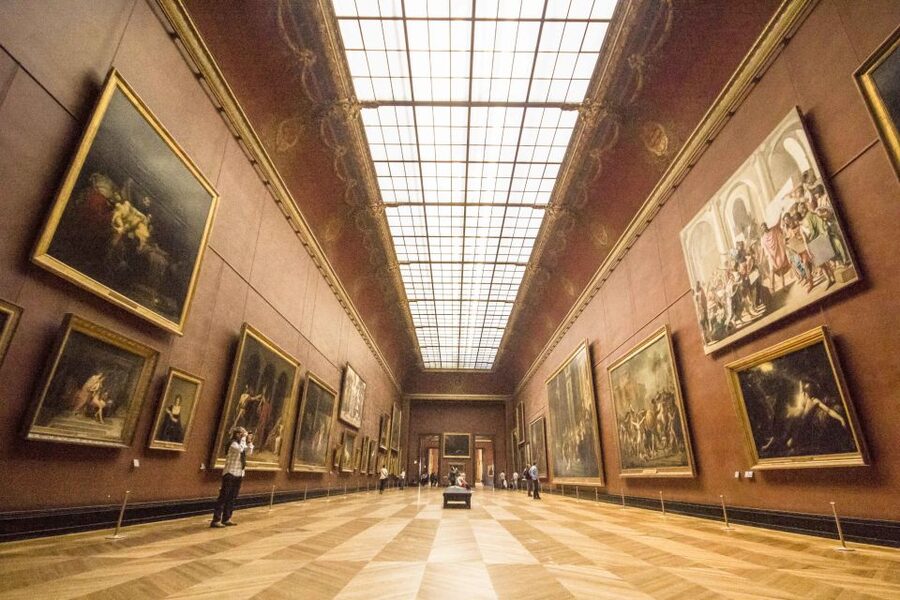 Paris Louvre: 2-Hour Private Tour for Groups or Families - What the guide adds to the building itself