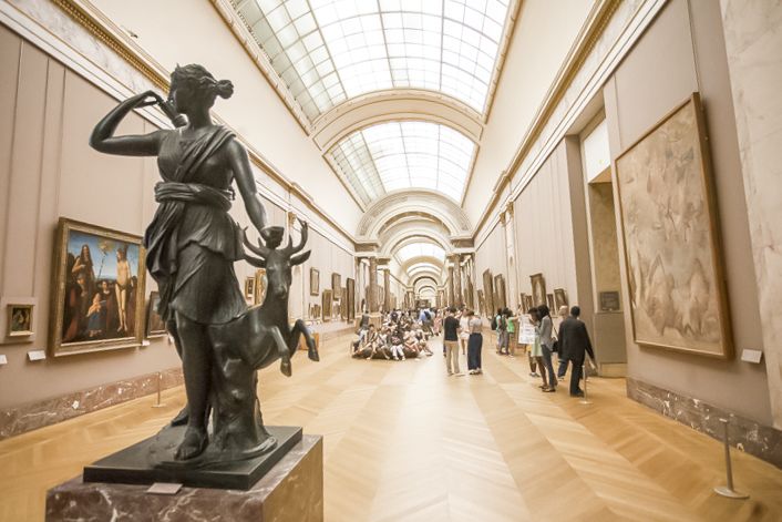 Paris Louvre: 2-Hour Private Tour for Groups or Families - What happens if Paris throws you a problem