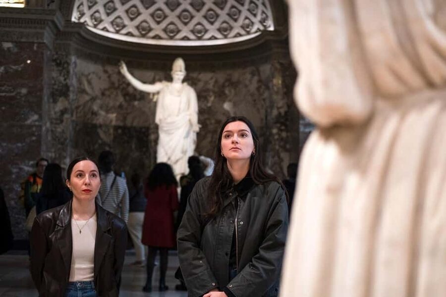Paris: Louvre Masterpieces Tour with Pre-Reserved Tickets - Psyche, the Caryatids, and the Salon Carré