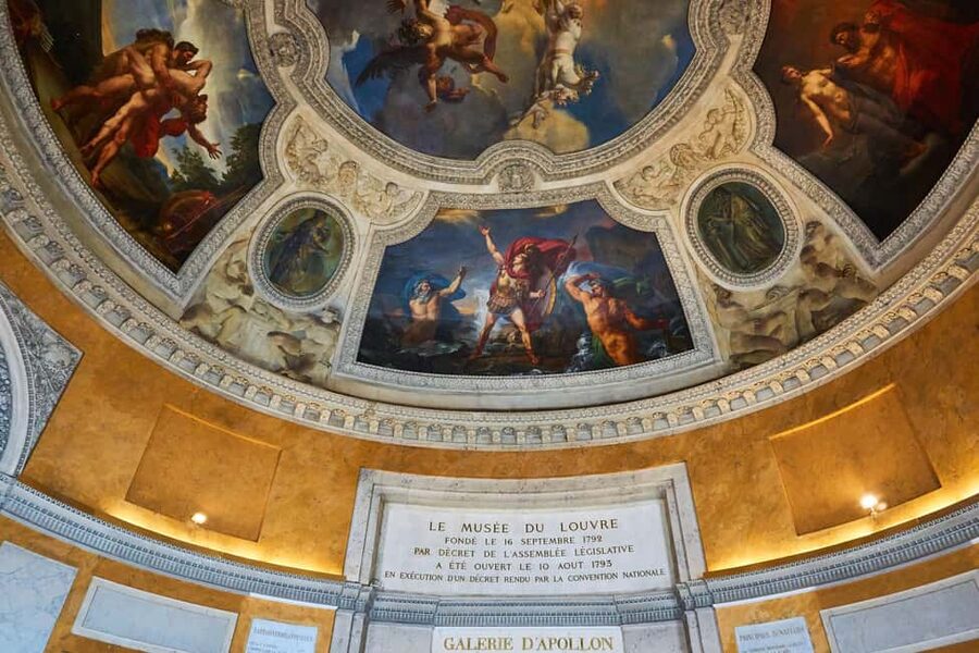Paris: Louvre Museum Entry Ticket and Garden Walking Tour - Walking beneath the Arc de Triomphe du Carrousel
