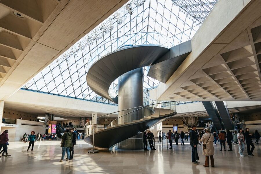 Paris: Louvre Museum Entry Ticket With Host and River Cruise - The Louvre and Seine combination