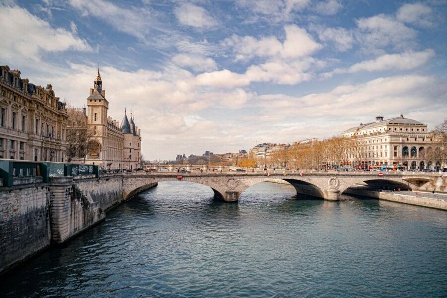 Paris: Louvre Museum Entry Ticket With Host and River Cruise - Who should book this experience?