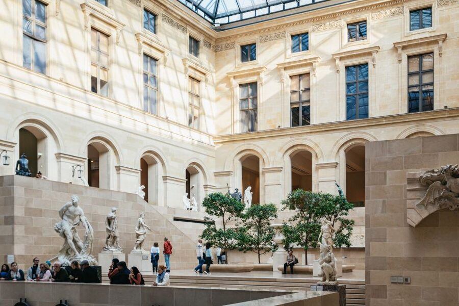 Paris: Louvre Museum Entry Ticket With Host and River Cruise - Getting inside a very busy museum