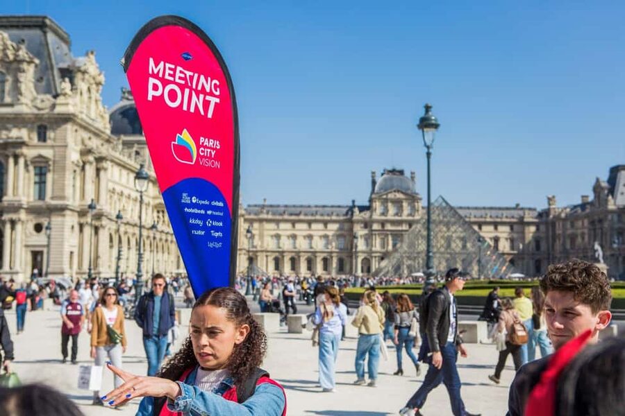 Paris: Louvre Museum Fast Entry and Hop-On Hop-Off Bus Tour - Palais Garnier and the return to the Louvre