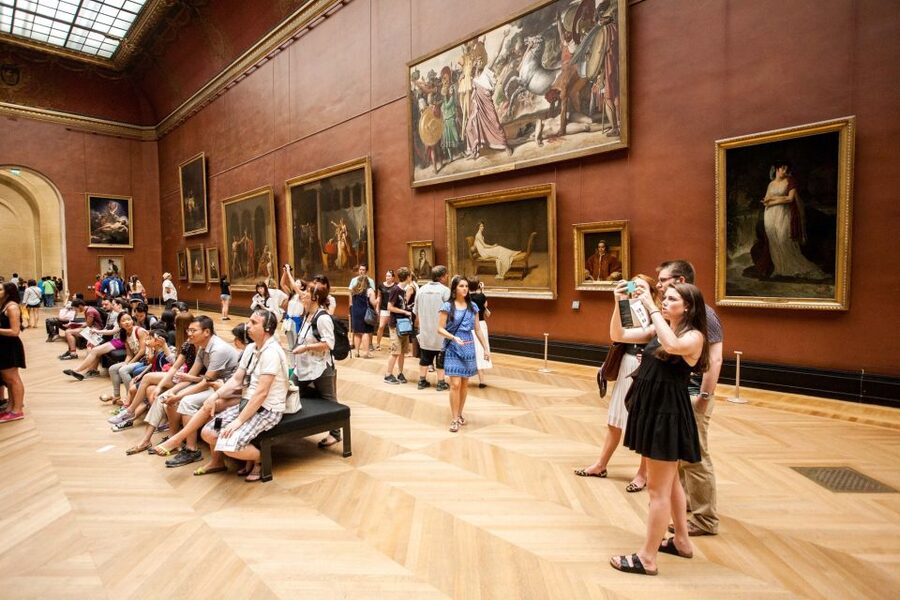 Paris: Louvre Museum Guided Tour - Mona Lisa: famous, crowded, and worth handling wisely