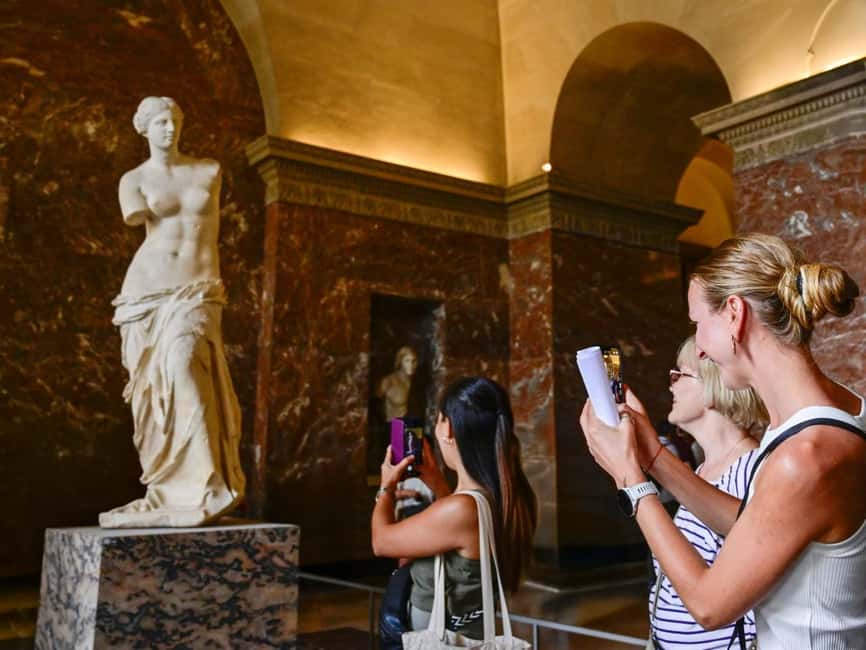 Paris: Louvre Museum Guided Tour with Skip-the-Ticket-Line - Winged Victory of Samothrace and the power of movement