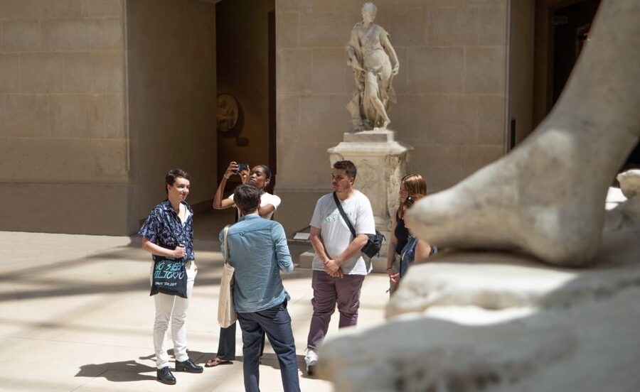 Paris: Louvre Museum Highlights and Mona Lisa Tour - Venus de Milo and the Art of the Perfect Pose