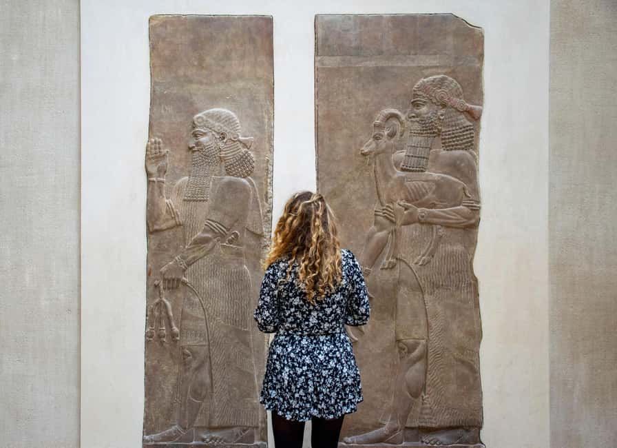 Paris: Louvre Museum Highlights Small-Group Guided Tour - Entering the museum and getting past the first bottleneck