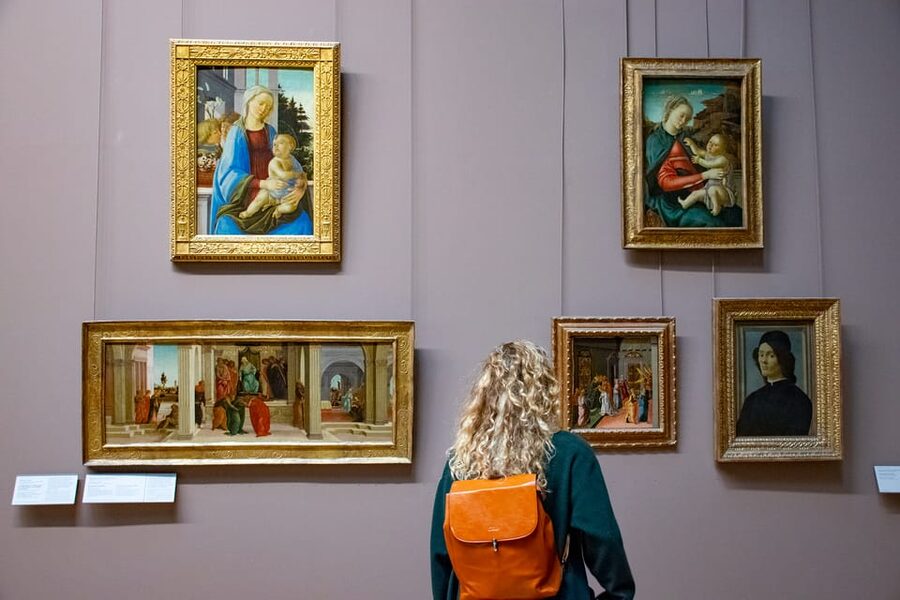 Paris: Louvre Museum Highlights Small-Group Guided Tour - The two-hour highlights route