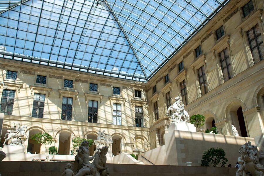 Paris: Louvre Museum Highlights Small-Group Guided Tour - Who should book this Louvre tour?
