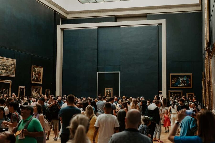 Paris: Louvre Museum Hosted Entry and Mona Lisa Audioguide - Getting through security with a timed ticket