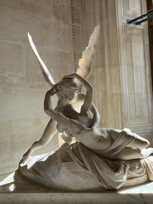 Paris: Louvre Museum Hosted Entry & Masterpieces Audio Guide - The six named masterpieces to look for