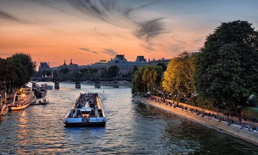Paris: Louvre Museum & River Cruise Priority Access Tickets - Who will get the most from this experience