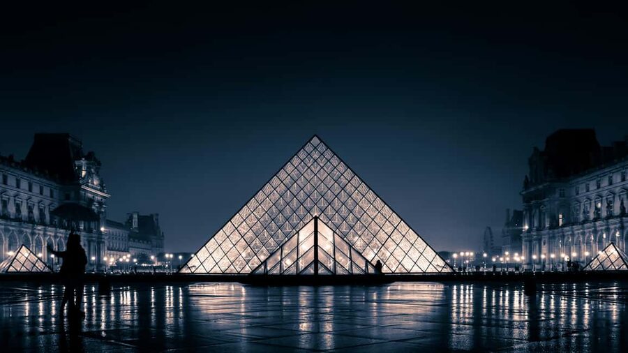 Paris: Louvre Museum Ticket with Optional Hosted - Who will enjoy this format most?