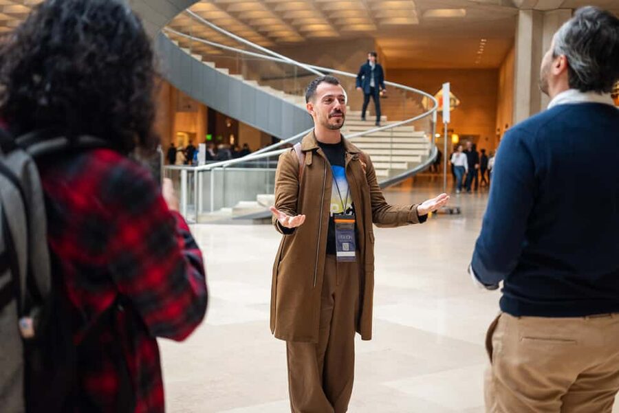 Paris: Louvre Must-See Tour with Reserved Entry Ticket - Why a planned Louvre route helps