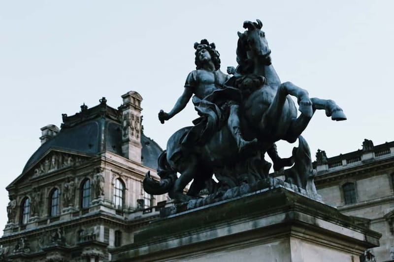 Paris: Louvre Must-See Tour with Reserved Entry Ticket - Two hours among the Louvre’s essential works