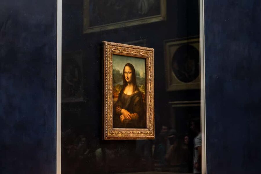 Paris: Louvre Must-See Tour with Reserved Entry Ticket - Staying after the guided portion