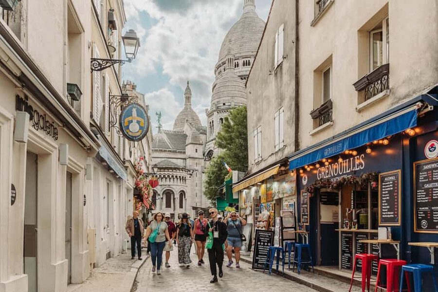 Paris: Louvre or Orsay, Eiffel Tower, City Walk & Cruise - Starting at Anvers and climbing to Sacré-Cœur
