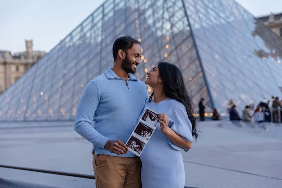 Paris: Louvre photoshoot or Seine bridges Eiffel Tower walk - Notre Dame as a Compact Photo Stop