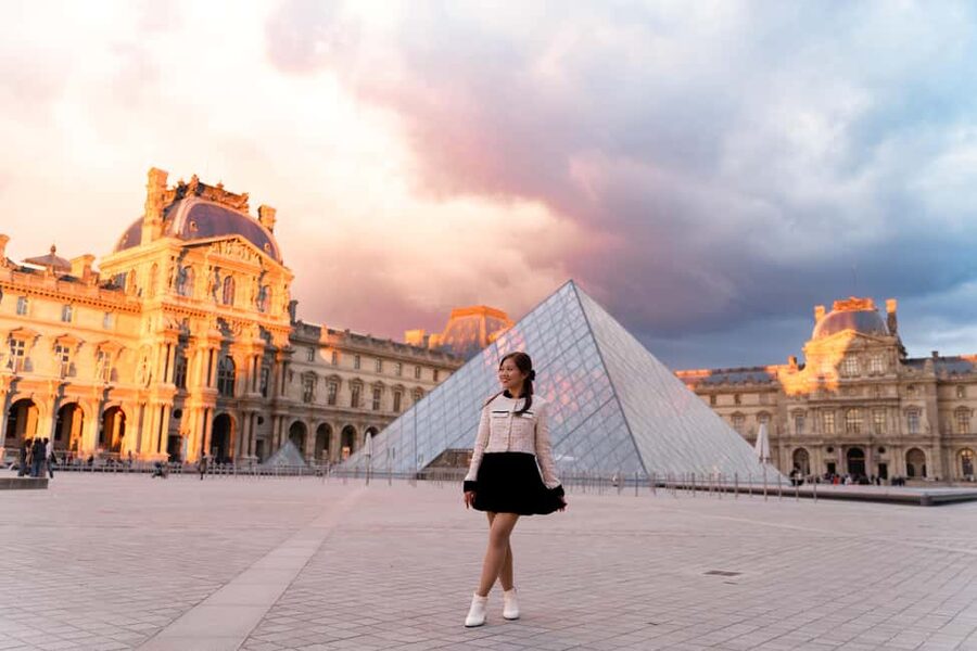 Paris: Louvre photoshoot or Seine bridges Eiffel Tower walk - Pont Alexandre and the Eiffel Tower View
