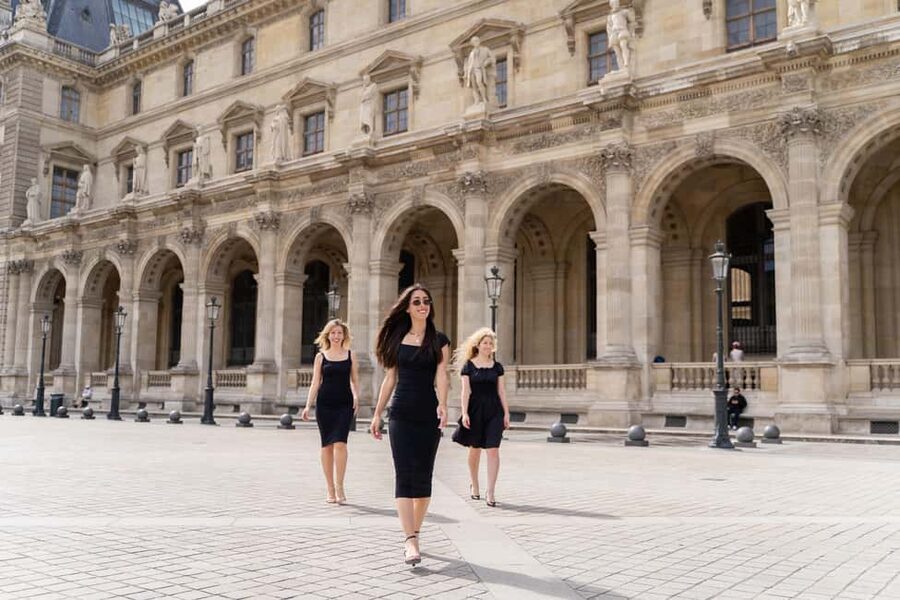 Paris: Louvre photoshoot or Seine bridges Eiffel Tower walk - What the Photographer Actually Adds