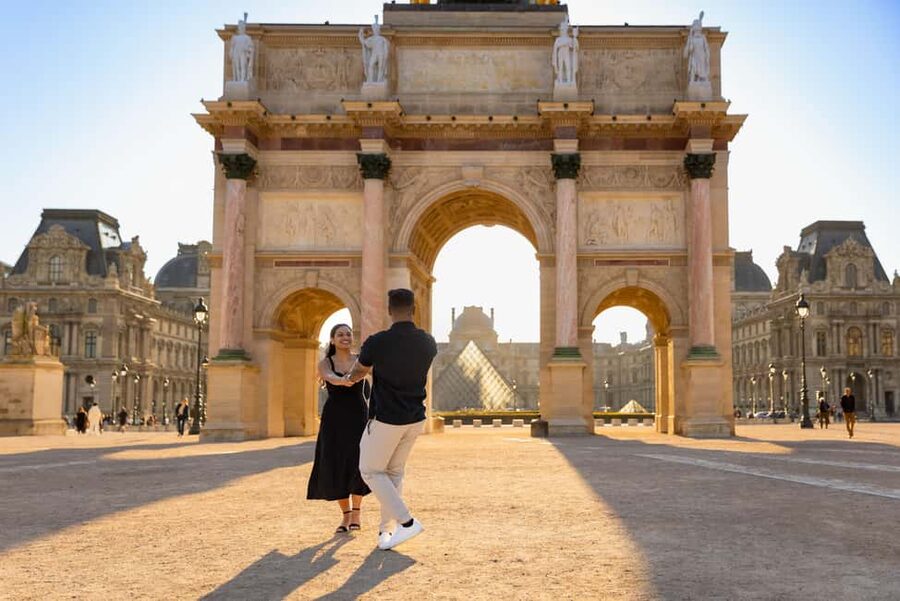 Paris: Louvre photoshoot or Seine bridges Eiffel Tower walk - Who Gets the Most From This Experience?