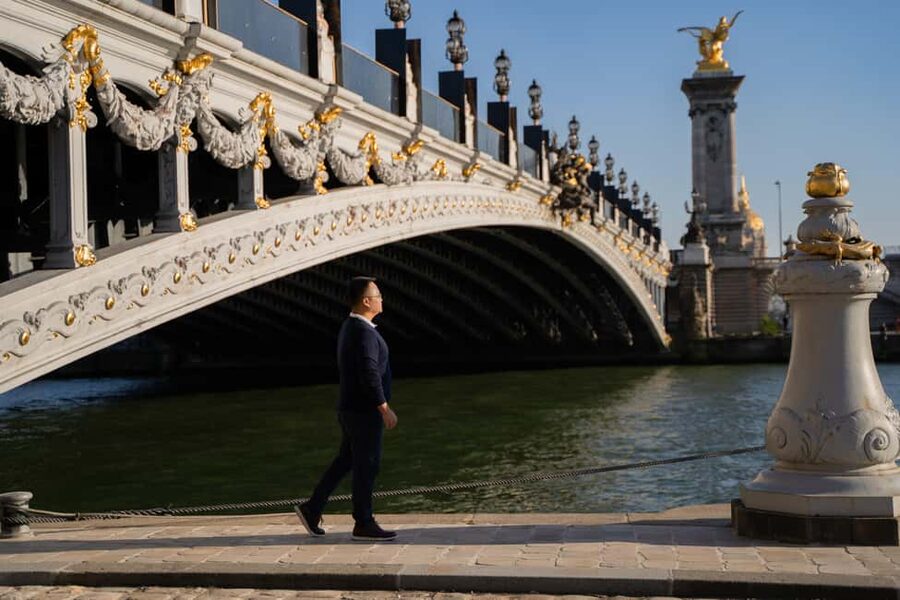 Paris: Louvre photoshoot or Seine bridges Eiffel Tower walk - Is $53 Good Value?
