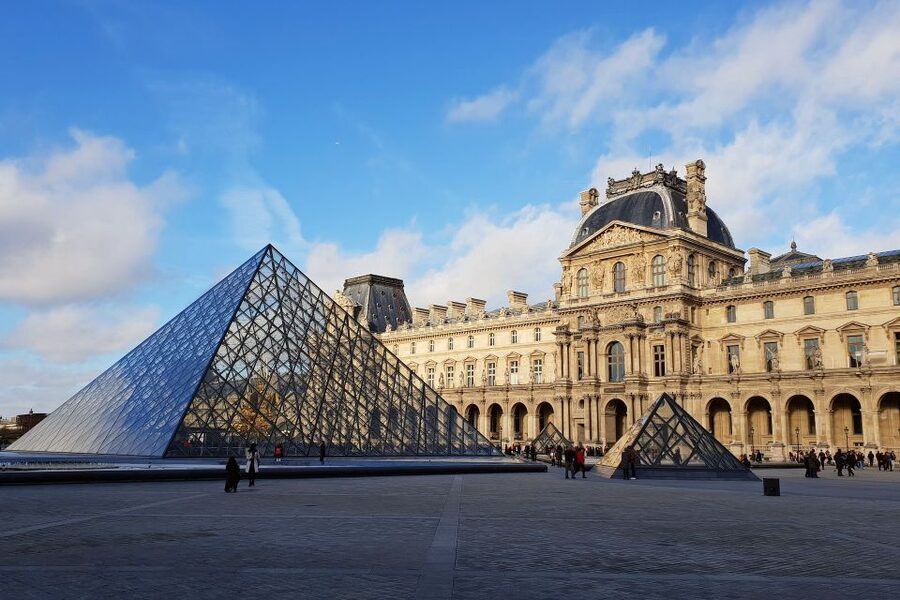Paris: Louvre Reserved Ticket and River Cruise Combo - Inside the Louvre: choose a sensible route