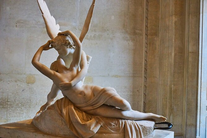 Paris Louvre Small Group Tour with Pre-Reserved Tickets - The Mona Lisa, Venus de Milo, and Winged Victory