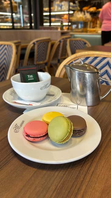 Paris: Macaron Baking Class - Mixing and piping your own shells