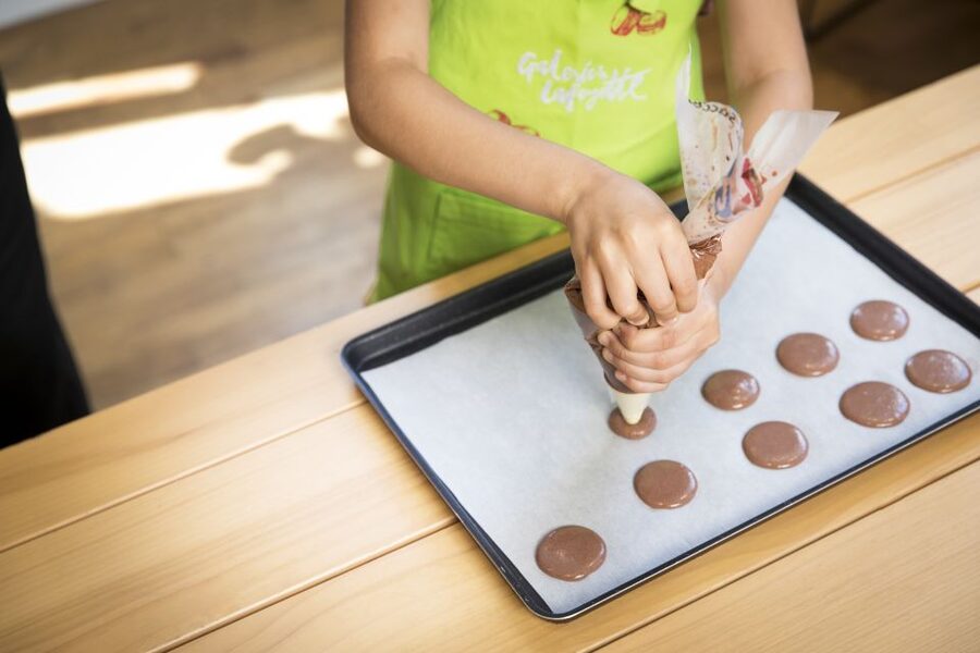 Paris: Macaron Class at Galeries Lafayette - Four macarons and two recipes to take home