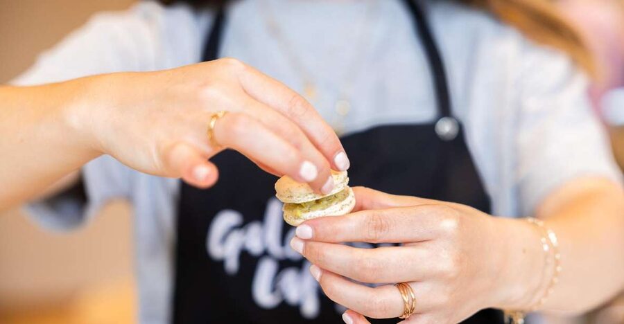 Paris: Macaron Class at Galeries Lafayette - Family sessions and the age rules