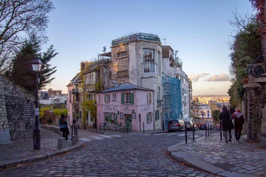 Paris: Magical Montmartre, without the crowds. Small group - How small is the group?