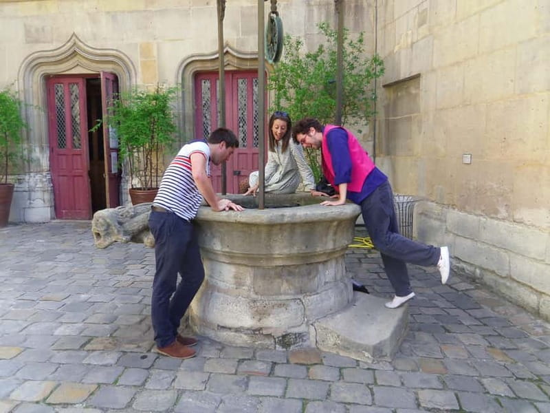 Paris: Marais without crowds. Guided Tour in a small group - 1 Rue du Figuier and the old stone backdrop