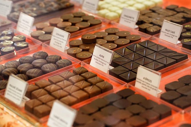 Paris Marché d’Aligre Walking Tour with Chocolate and Cheese Tasting - Walking through the produce market