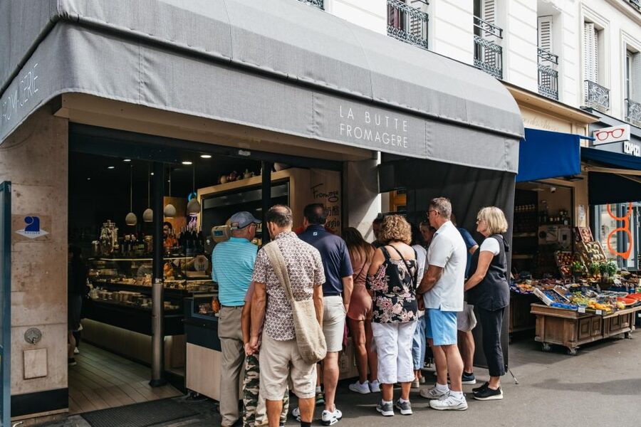 Paris: Montmartre Food and Wine Guided Tour - What the guides add to the experience