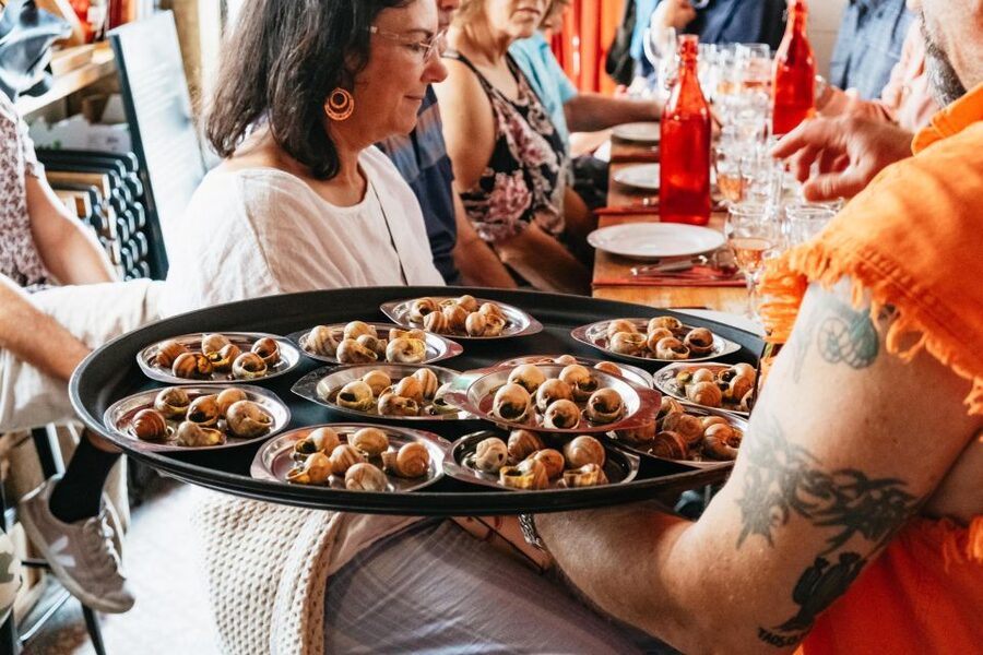 Paris: Montmartre Food and Wine Guided Tour - Seafood and French wine at a family-owned institution