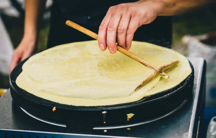 Paris: Montmartre Food Tour with Full Meal - Who should book this Montmartre experience?