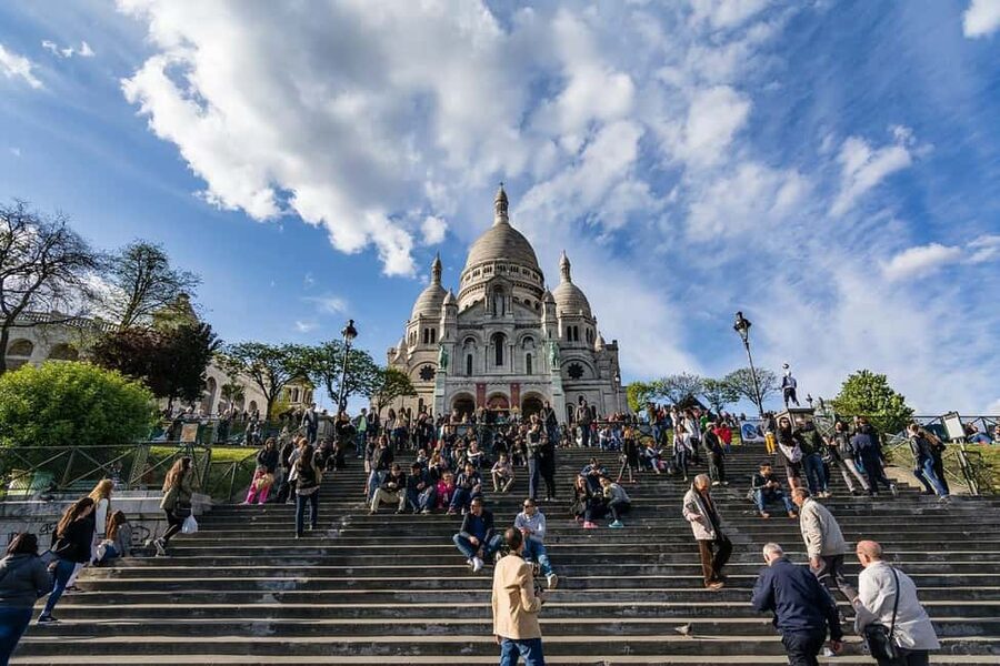 Paris: Montmartre hidden gems walking Tour with Local Guide - Why this Montmartre walk works
