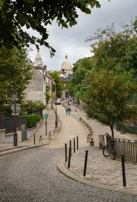 Paris: Montmartre hidden gems walking Tour with Local Guide - Place du Tertre and the artist village
