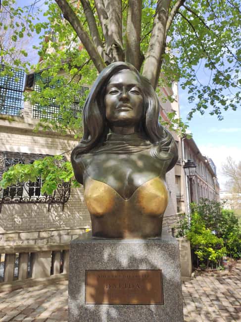 Paris : Montmartre highlights walking tour - Lapin Agile and the old cabaret tradition