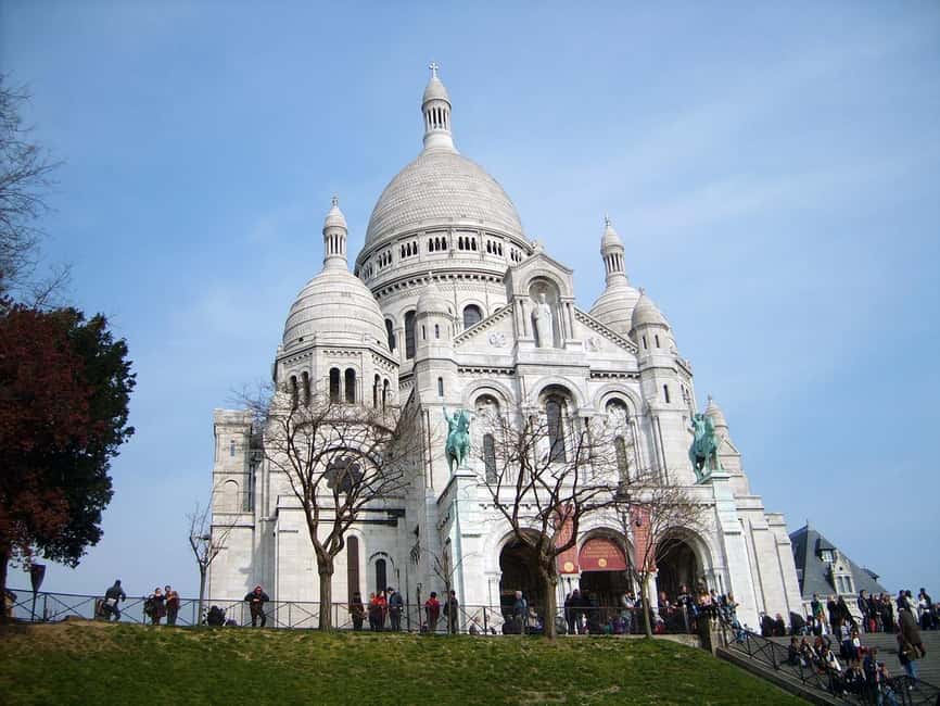 Paris : Montmartre highlights walking tour - The climb to Sacré-Coeur