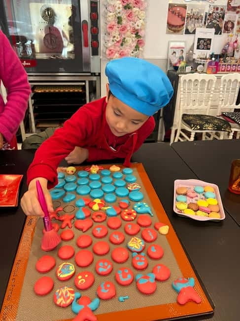 Paris: Montmartre Macaron Baking Workshop - Piping and decorating your own designs