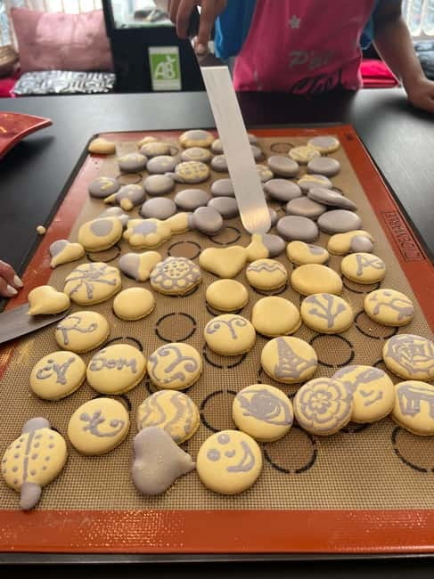 Paris: Montmartre Macaron Baking Workshop - Ganache, fillings, and a useful taste lesson