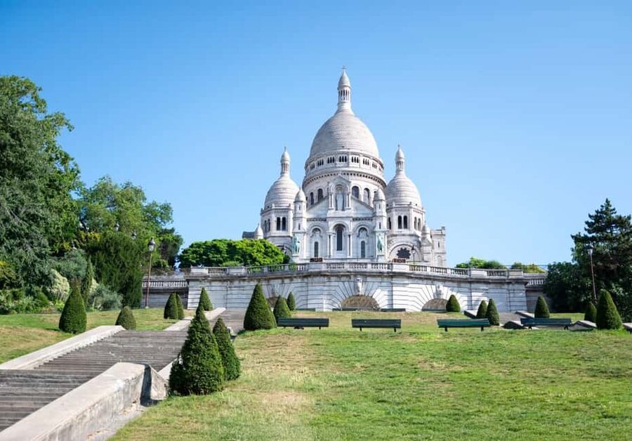 Paris: Montmartre, Notre-Dame, & Louvre Tour with Cruise - The Louvre in a focused 90-minute visit