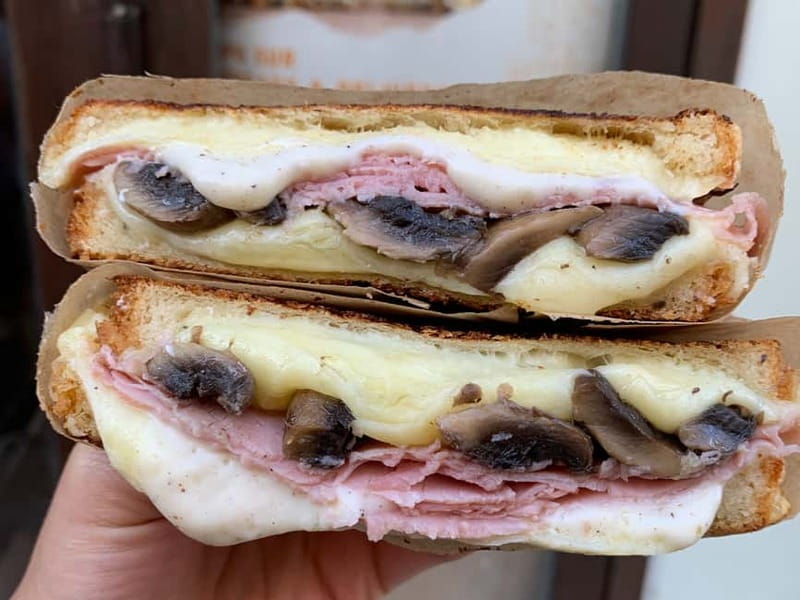 Paris: Montmartre/Pigalle Foodie Tour with Tastings - Starting in Montmartre, one bite at a time
