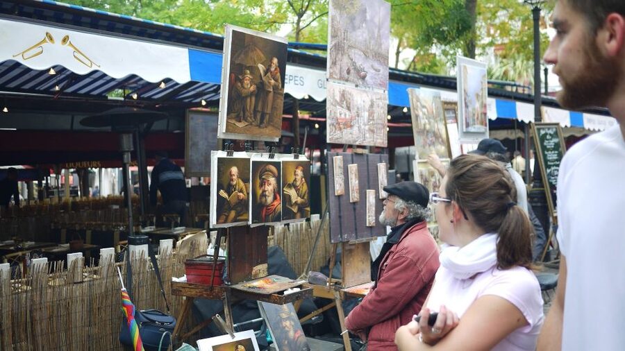 Paris: Montmartre Private Guided Tour & River Cruise Option - From cabaret history to the Moulin Rouge