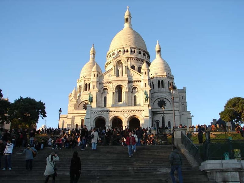 Paris: Montmartre Private Walking Tour - Starting beneath the Moulin Rouge at Metro Blanche