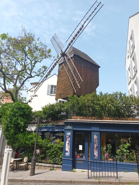 Paris: Montmartre Small Group Guided Walking Tour - Key points to know before you book