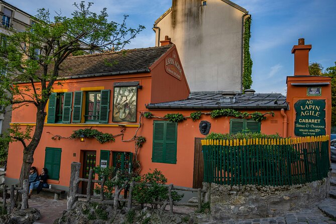 Paris - Montmartre Small Group Walking Tour with a True Local - Climbing toward Sacré-Cœur